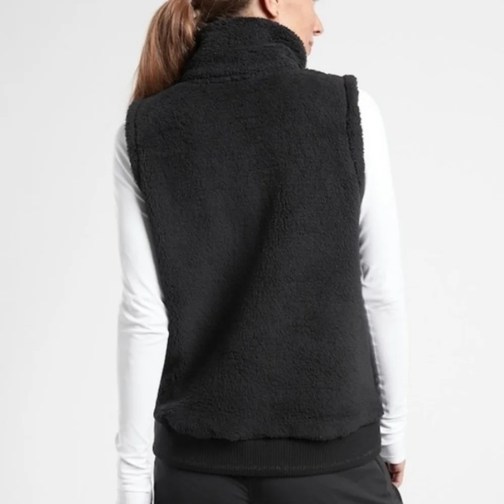 Athleta Plus Size Black High Collar Zip-Up Winter Fuzzy Sherpa Tugga Vest 3X - Picture 2 of 11